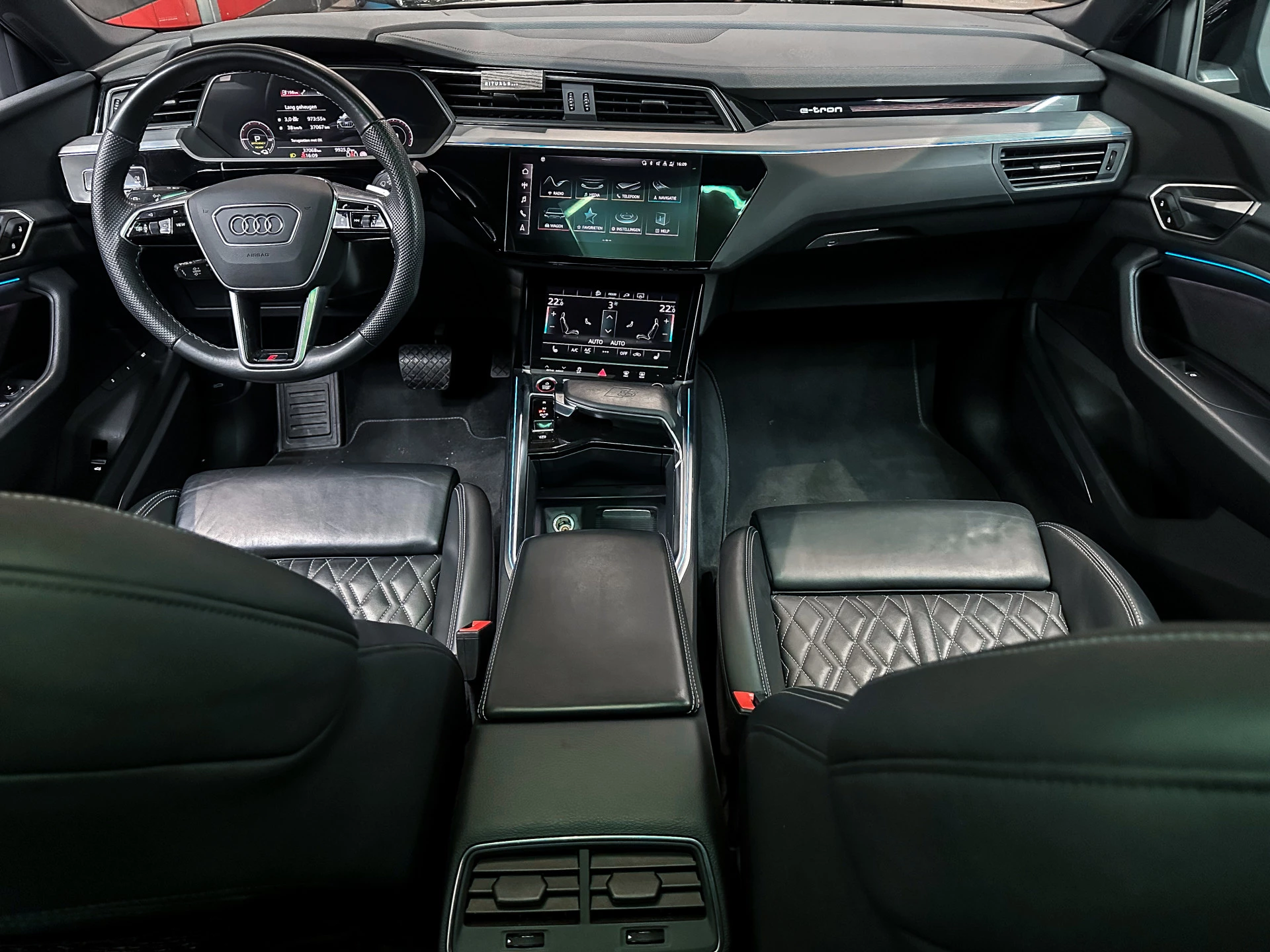 Hoofdafbeelding Audi e-tron