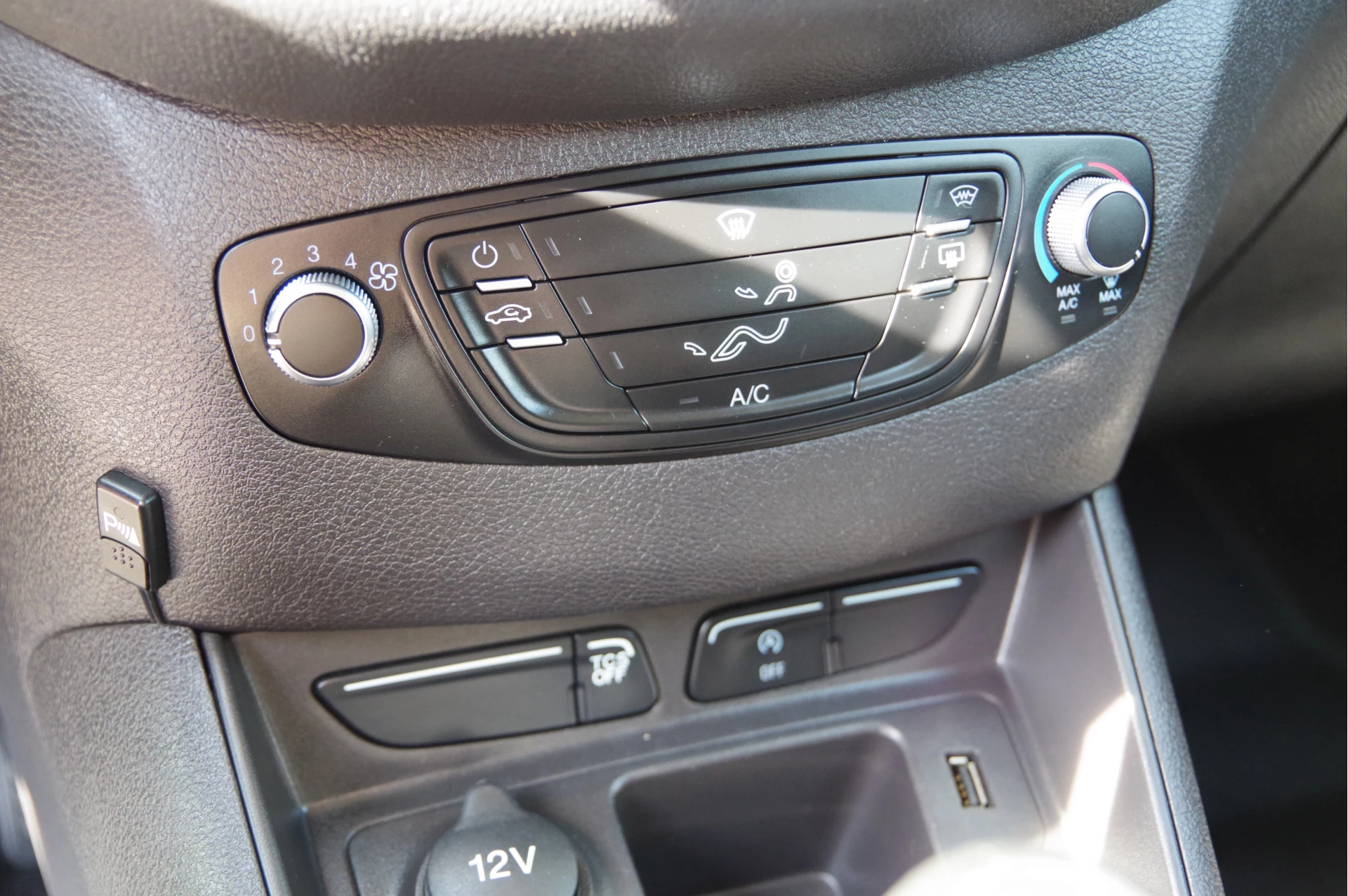 Hoofdafbeelding Ford Transit Courier