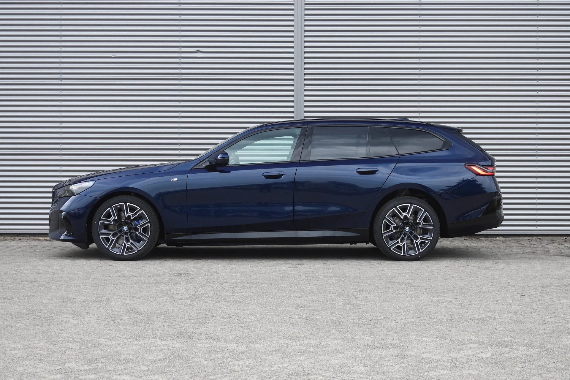 Hoofdafbeelding BMW i5