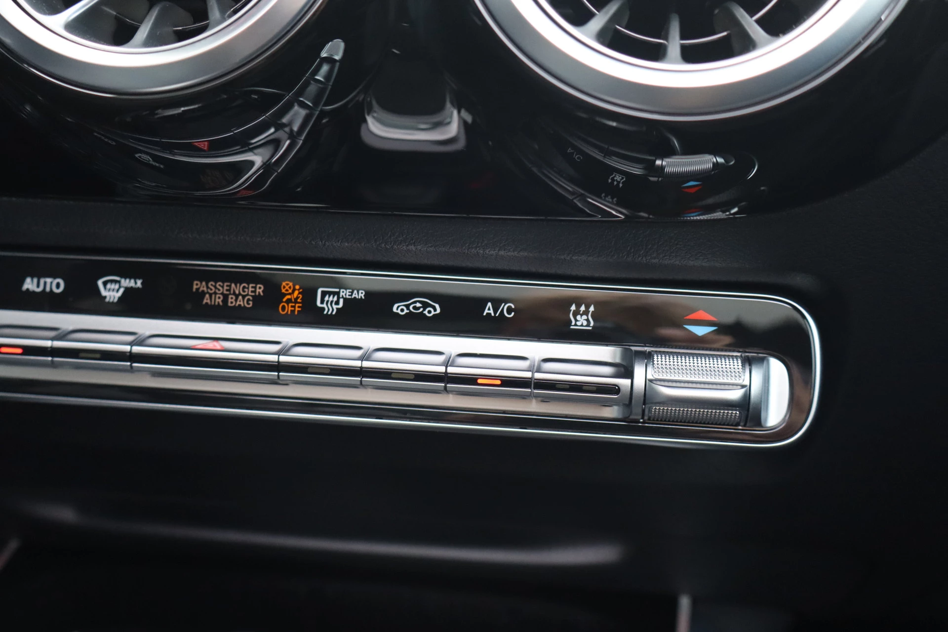 Hoofdafbeelding Mercedes-Benz EQA