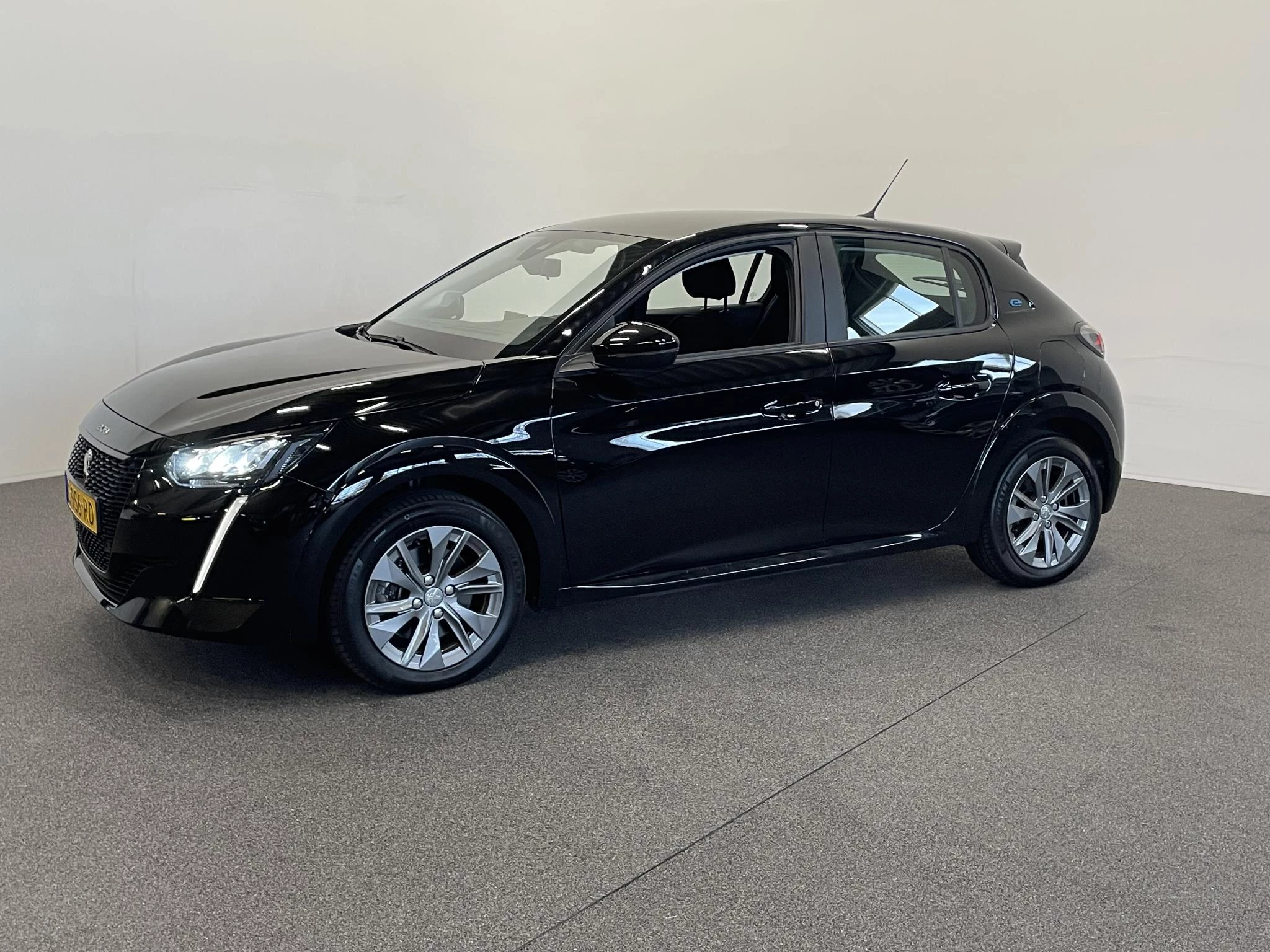 Hoofdafbeelding Peugeot e-208