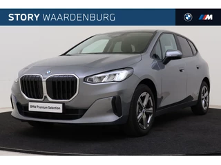 BMW 2 Serie Active Tourer 216i Automaat / Trekhaak / Achteruitrijcamera / Sportstoelen / Parking Assistant / Widescreen Display / Stoelverwarming