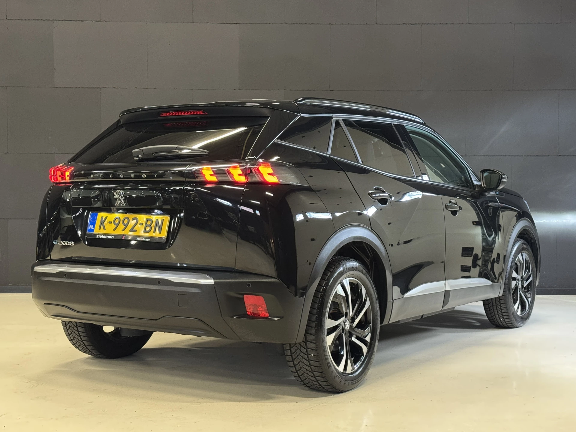 Hoofdafbeelding Peugeot e-2008