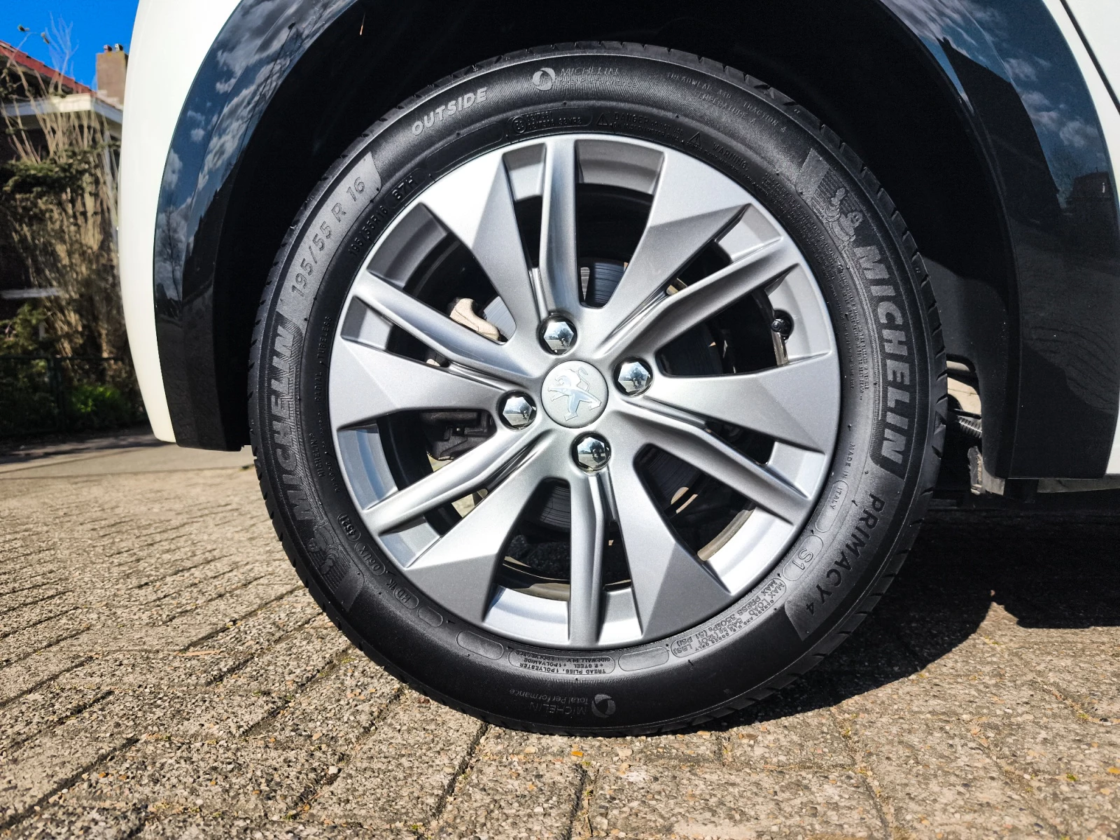 Hoofdafbeelding Peugeot e-208
