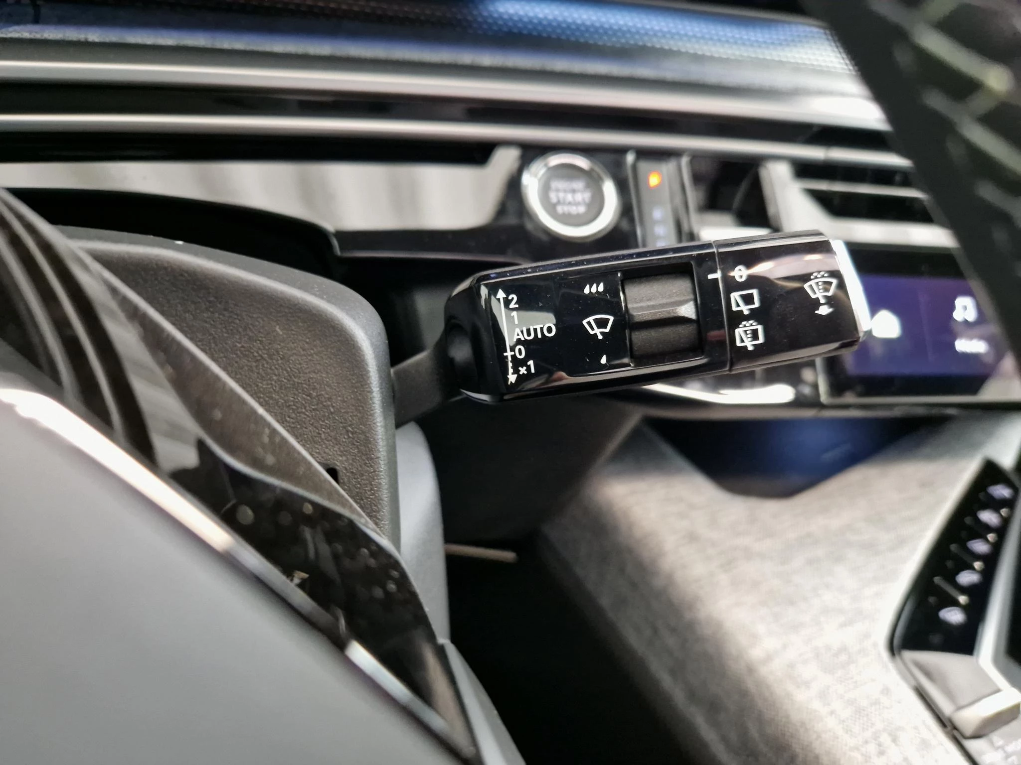 Hoofdafbeelding Peugeot e-5008