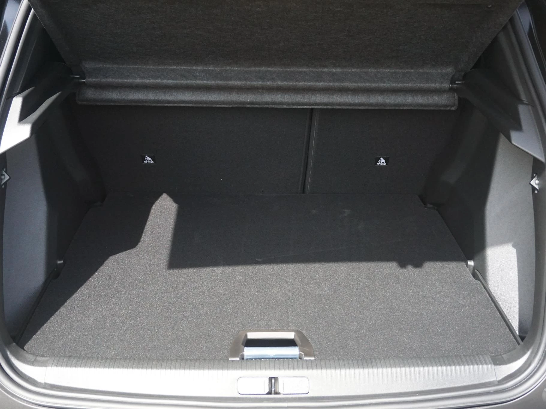 Hoofdafbeelding Peugeot e-2008