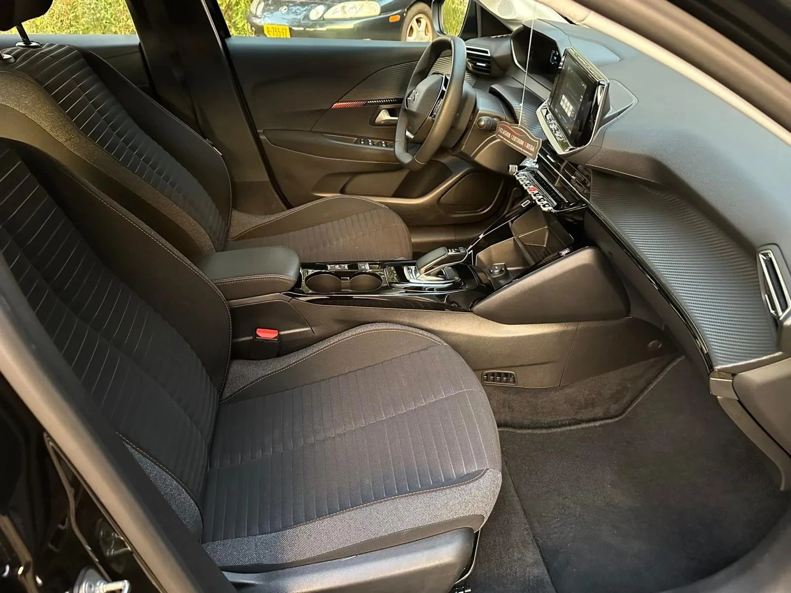 Hoofdafbeelding Peugeot e-208