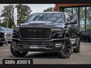 Hoofdafbeelding Dodge Ram Pick-Up Dodge Ram Pick-Up NIGHT PREMIUM 2025 | BOM VOL + 14.4 INCH SCHERM BOM VOL | LUCHTVERING | HUD | HURRICAN 420PK 636 Nm TWIN TURBO | PRIJS MET LPG EN COVER EN GARANTIE | DUBBELE CABINE | PICK UP | 5 PERSOONS | DC | GRIJSKENTEKEN | VOORRAAD NR 2200 - 0886