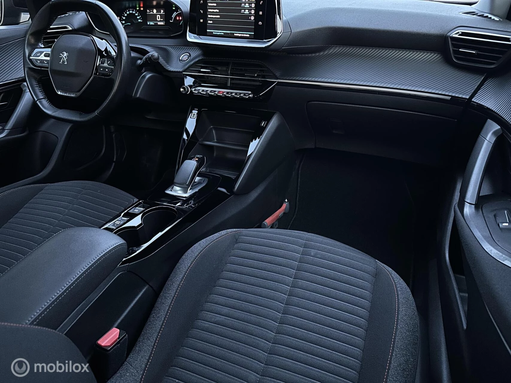 Hoofdafbeelding Peugeot e-2008