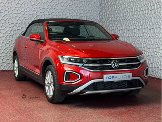 Hoofdafbeelding Volkswagen T-Roc Volkswagen T-Roc Cabrio TSI VIR.COCKPIT CARPLAY NAVI IQ.LED STOEL/STUUR.VERW DAB ADAP.CRUISE 05/2024 "Volkswagen rijden begint bij Topautos.nl – 75 topmodellen direct op voorraad!"