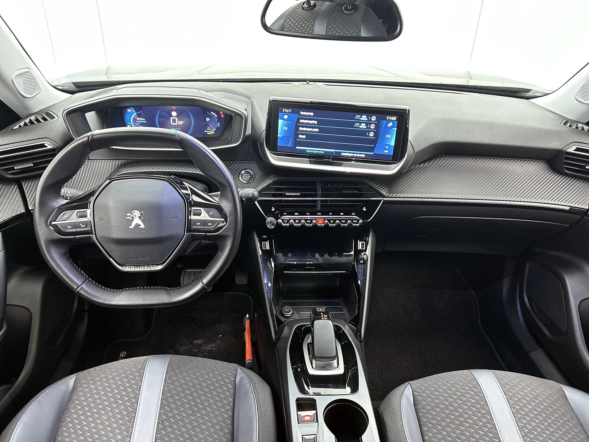 Hoofdafbeelding Peugeot e-2008