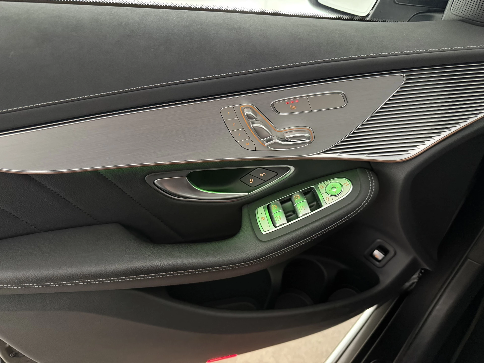 Hoofdafbeelding Mercedes-Benz EQC