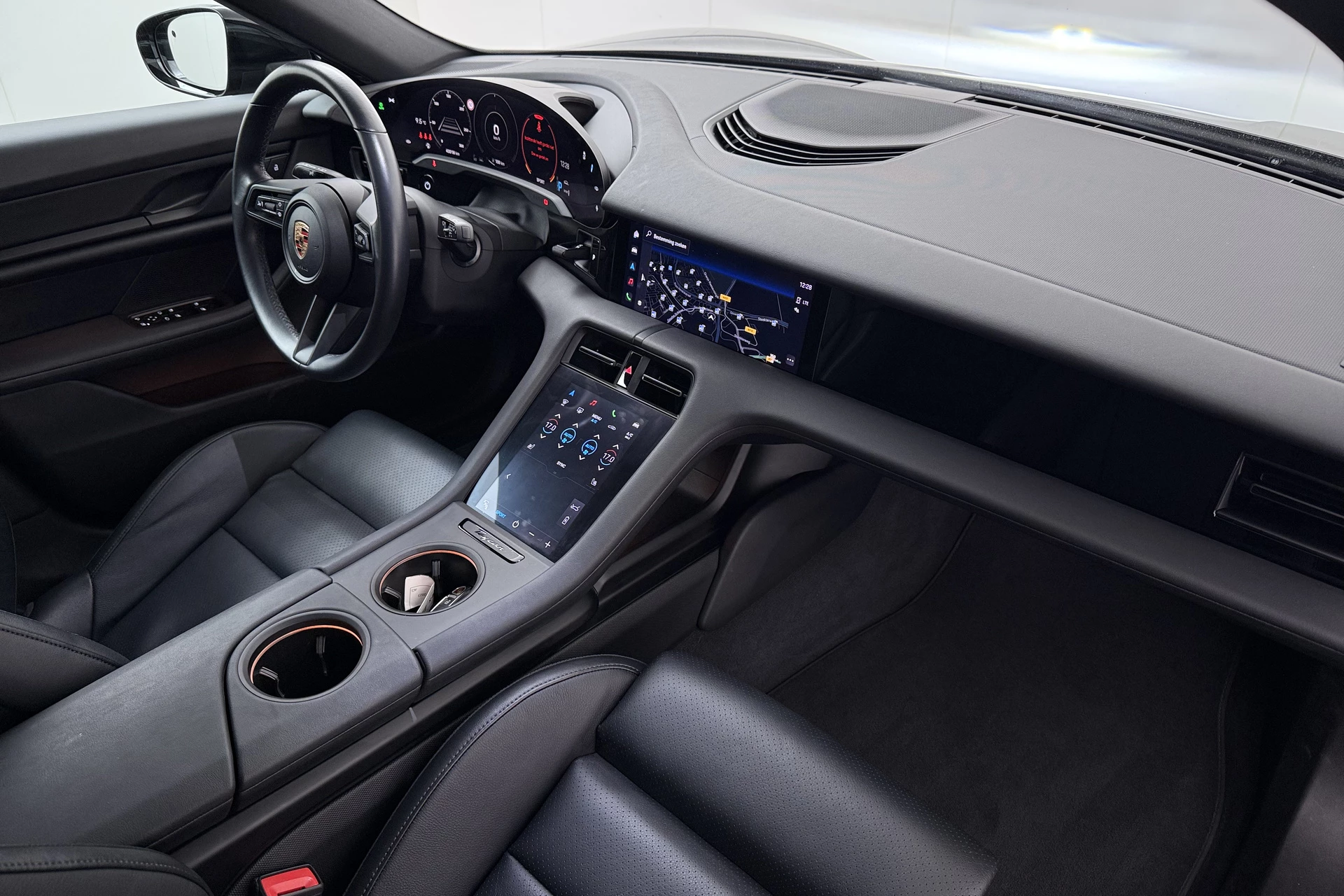 Hoofdafbeelding Porsche Taycan