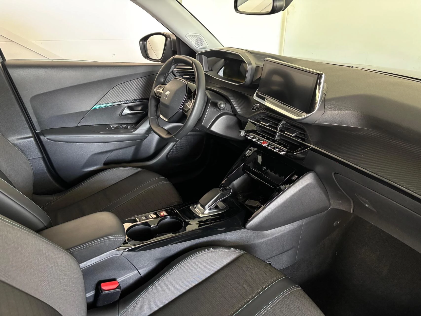 Hoofdafbeelding Peugeot e-2008