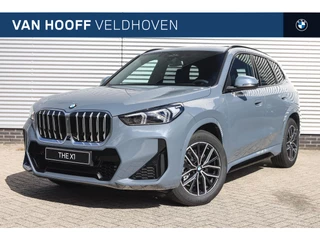 Hoofdafbeelding BMW X1 BMW X1 sDrive20i High Executive M Sport Automaat / Panoramadak / Trekhaak / Sportstoelen / Adaptieve LED / Parking Assistant Plus / M Adaptief onderstel / Head-Up / Stuurverwarming