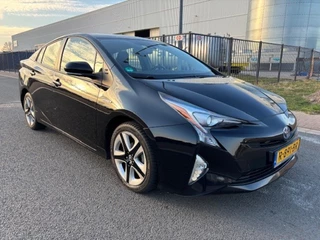Hoofdafbeelding Toyota Prius Toyota Prius 1.8 DARK EDITION