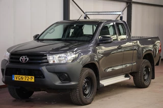 Hoofdafbeelding Toyota Hilux Toyota HiLux 2.4 D-4D 150PK Xtra Cab 4X4