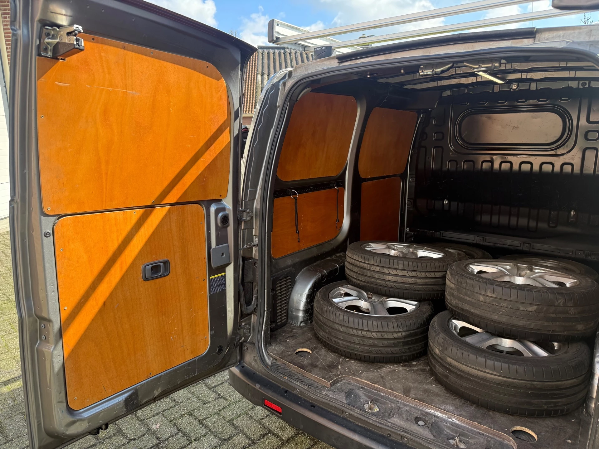 Hoofdafbeelding Nissan NV200