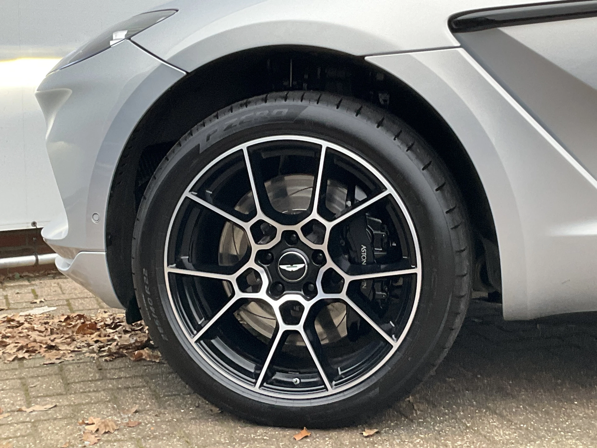 Hoofdafbeelding Aston Martin DBX