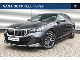 BMW 5 Serie 550e xDrive M Sport Automaat / Trekhaak / Adaptief onderstel professional / Comfort Access / Parking Assistant Plus / Adaptieve LED / Stoelventilatie
