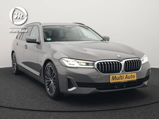 BMW 5 Serie Touring 530e High Executive Plug In Hybrid 293pk Dealer O.H PHEV | Lederen Comfortzetels Massage & Memory | Adaptive Cruise | Head Up | 19"L.M | Harman Kardon | Apple Carplay | Sfeerverlichting | Camera |