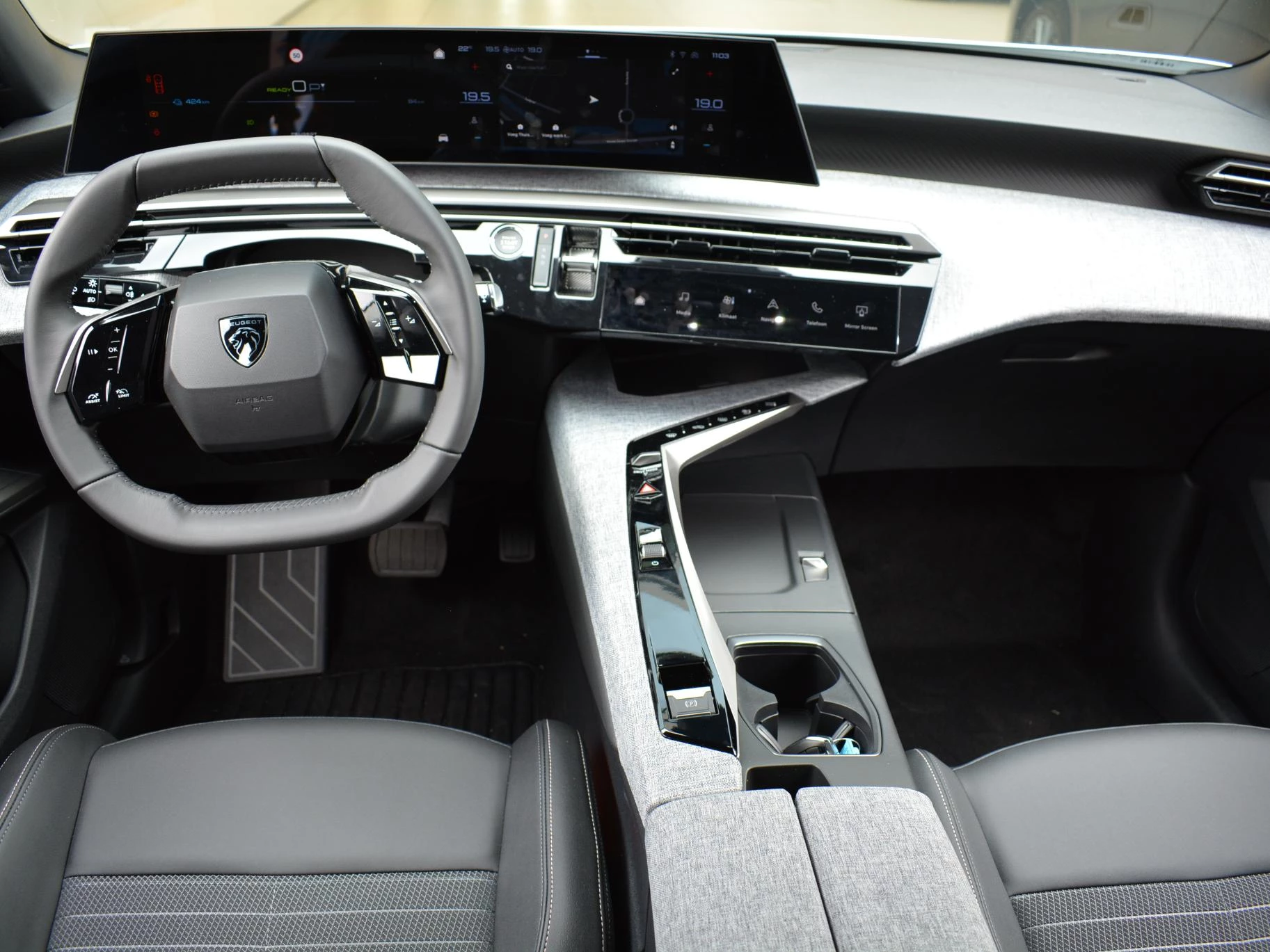 Hoofdafbeelding Peugeot e-3008