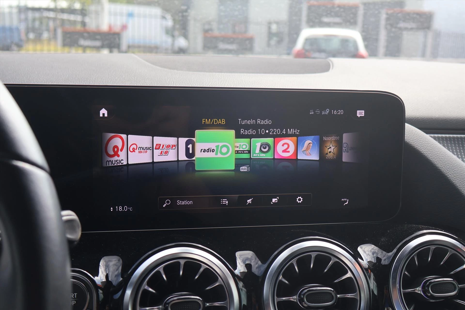 Hoofdafbeelding Mercedes-Benz EQA