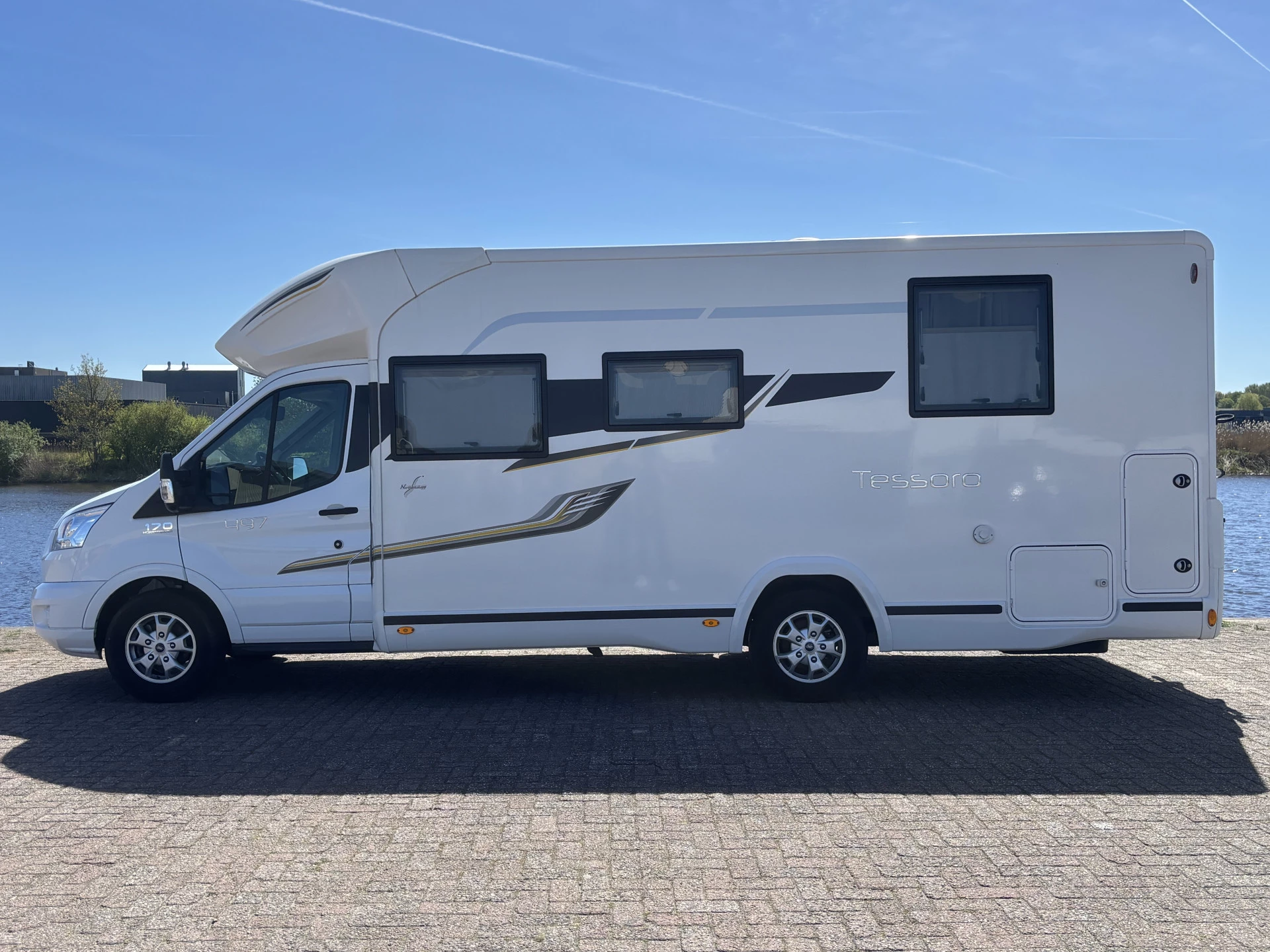 Hoofdafbeelding Benimar TESSORO 497 Automaat / Queensbed / Elektrische Hefbed / Leer / Constructsloten