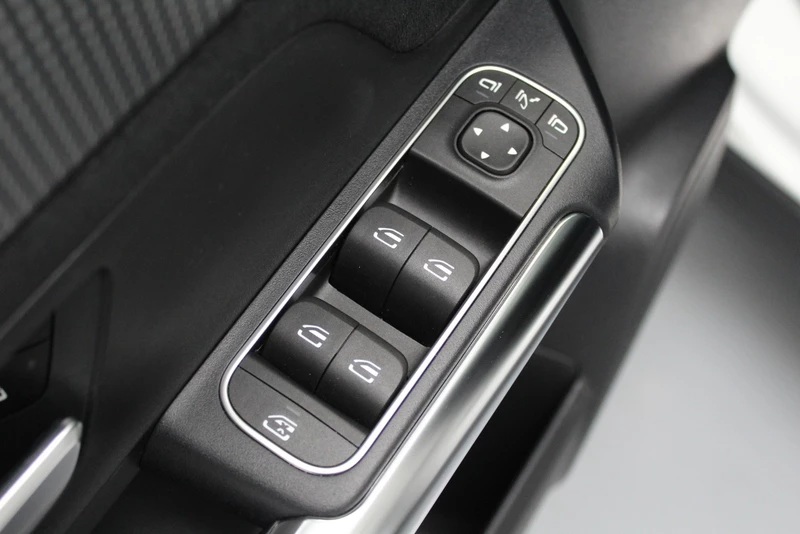 Hoofdafbeelding Mercedes-Benz EQA