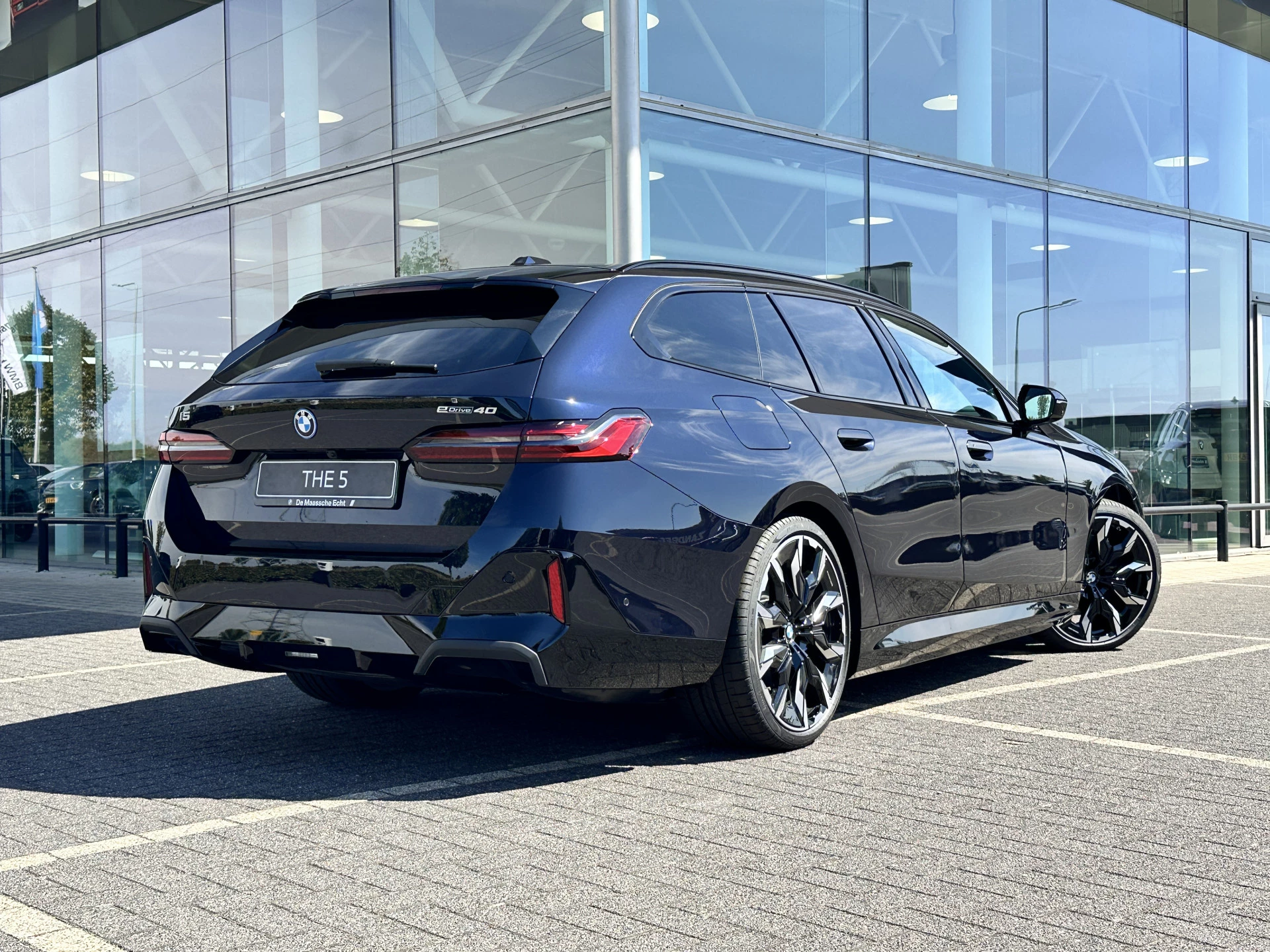 Hoofdafbeelding BMW i5