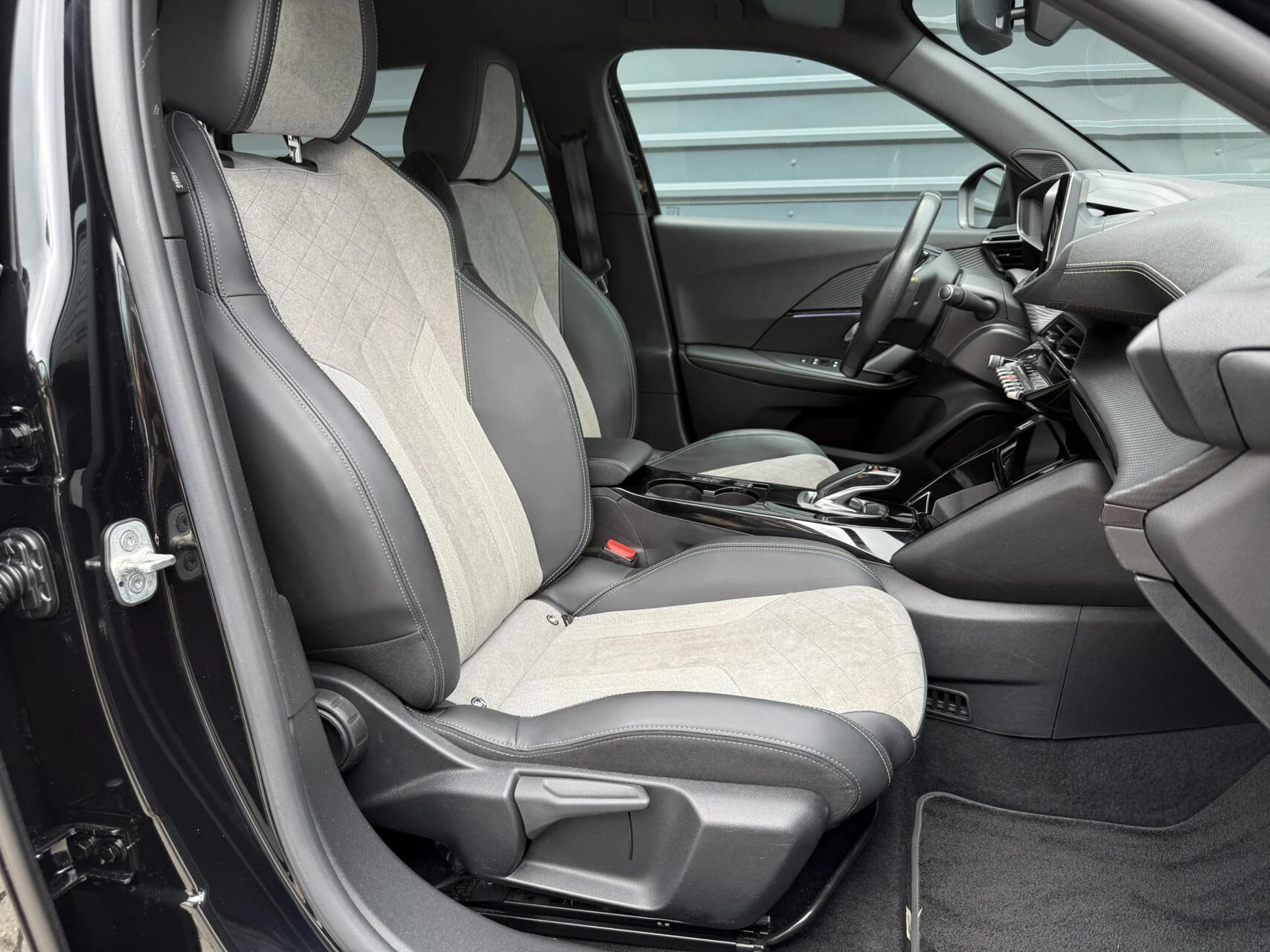 Hoofdafbeelding Peugeot e-2008