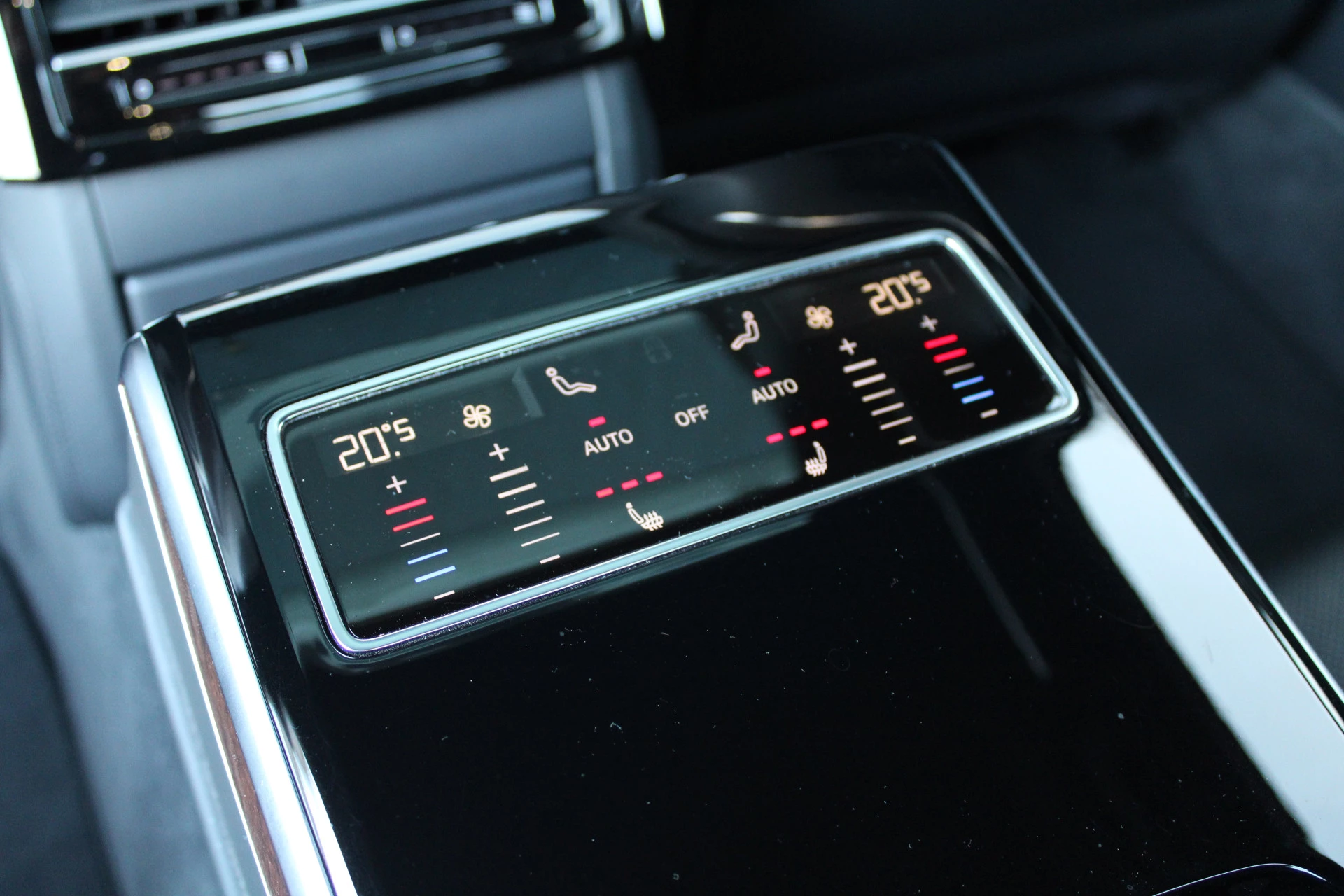 Hoofdafbeelding Audi A8