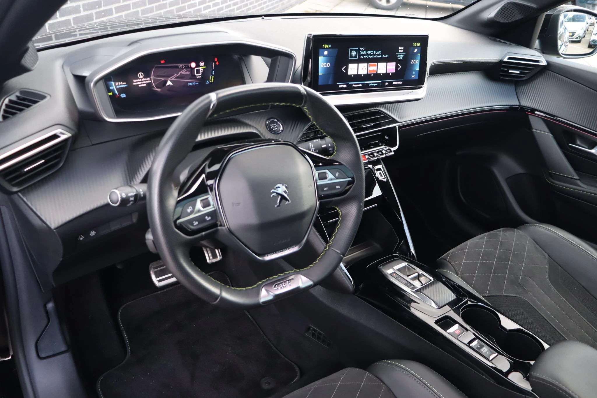Hoofdafbeelding Peugeot e-208