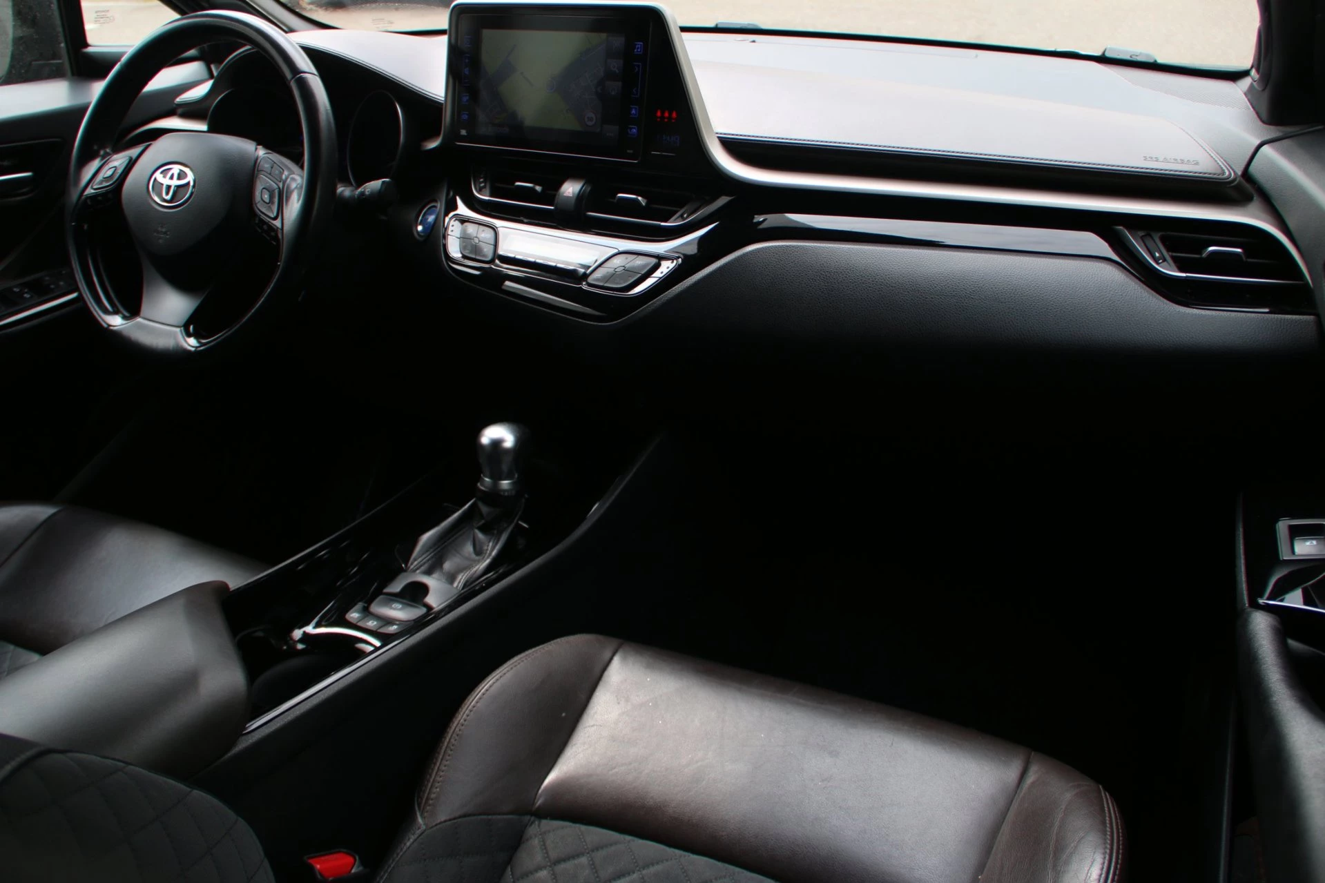 Hoofdafbeelding Toyota C-HR