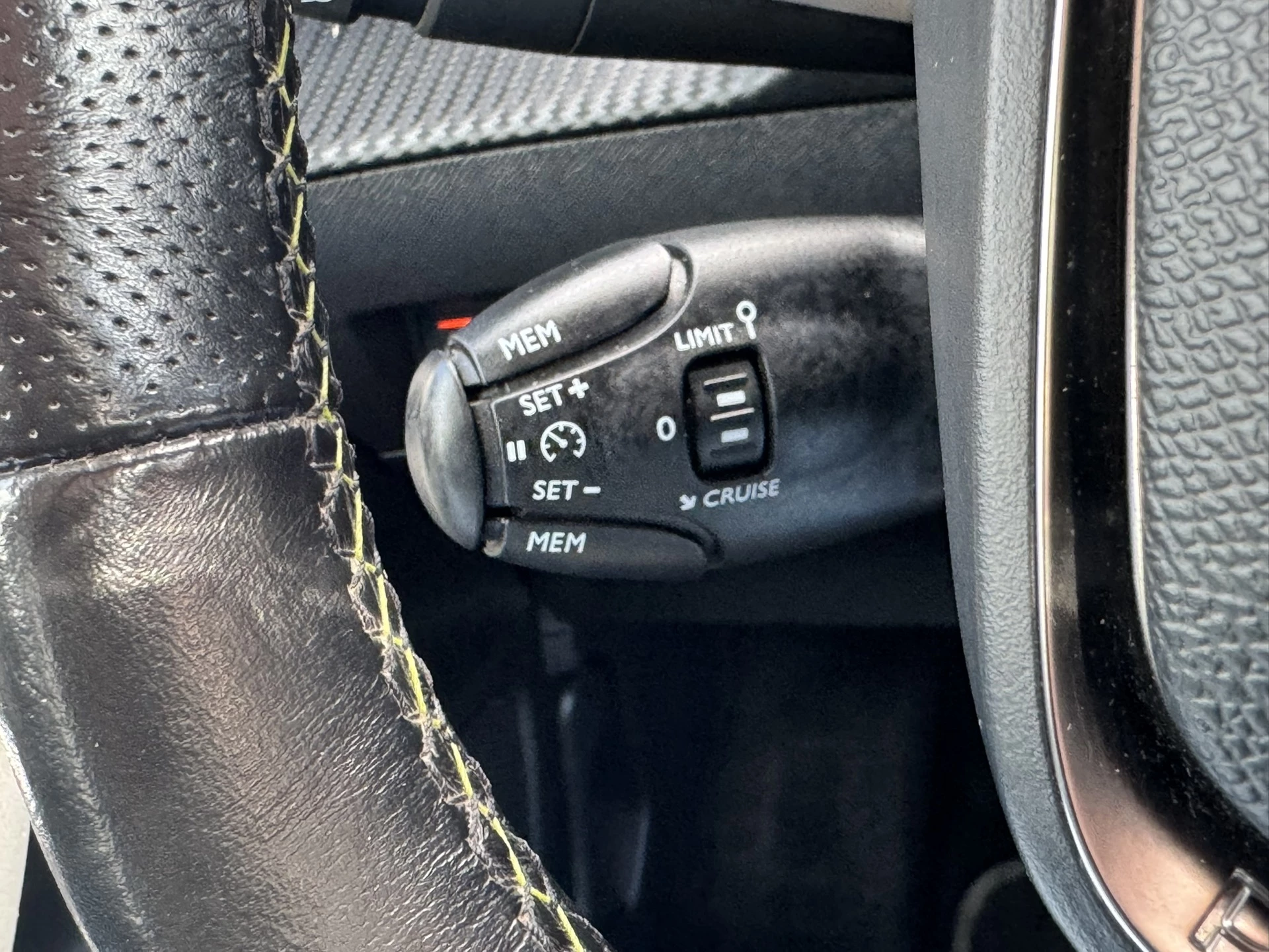 Hoofdafbeelding Peugeot e-208