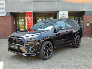 Hoofdafbeelding Toyota RAV4 Toyota RAV4 2.5 Plug-in Hybrid AWD GR SPORT NIEUW DIRECT LEVERBAAR! 1500KG TREKGEW HEAD-UP JBL-AUDIO 19'' LM-VELGEN STOELVERW APPLE/ANDROID NAVI CAMERA KEYLESS
