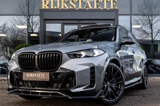 Hoofdafbeelding BMW X5 BMW X5 xDrive 50e M-Sport PRO|PANO|H&K|360|SOFTCLOSE|HEAD-UP