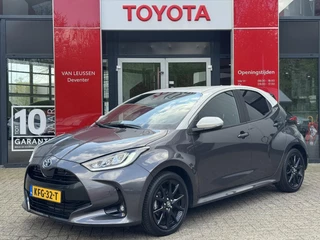 Toyota Yaris 1.5 Hybrid Executive PARKEERSENSOREN V+A BLINDSPOT 17ÍNCH LICHTMETAAL STOELVERWARM. HEAD UP DISPLAY