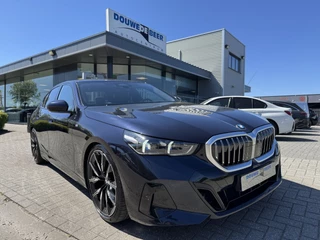 BMW 5 Serie 520i M Sport NEW MODEL ! super dikke uitvoering, leer, HEAD UP, stoelverwaimg en koeling, stuurverwarming, Harman Kardon, etc