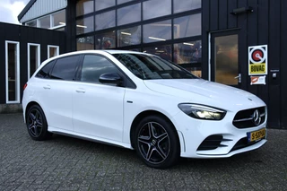 Hoofdafbeelding Mercedes-Benz B-Klasse Mercedes-Benz B-Klasse 250 e Business Solution AMG | Trekhaak | Carplay | Camera | Cruise | LED