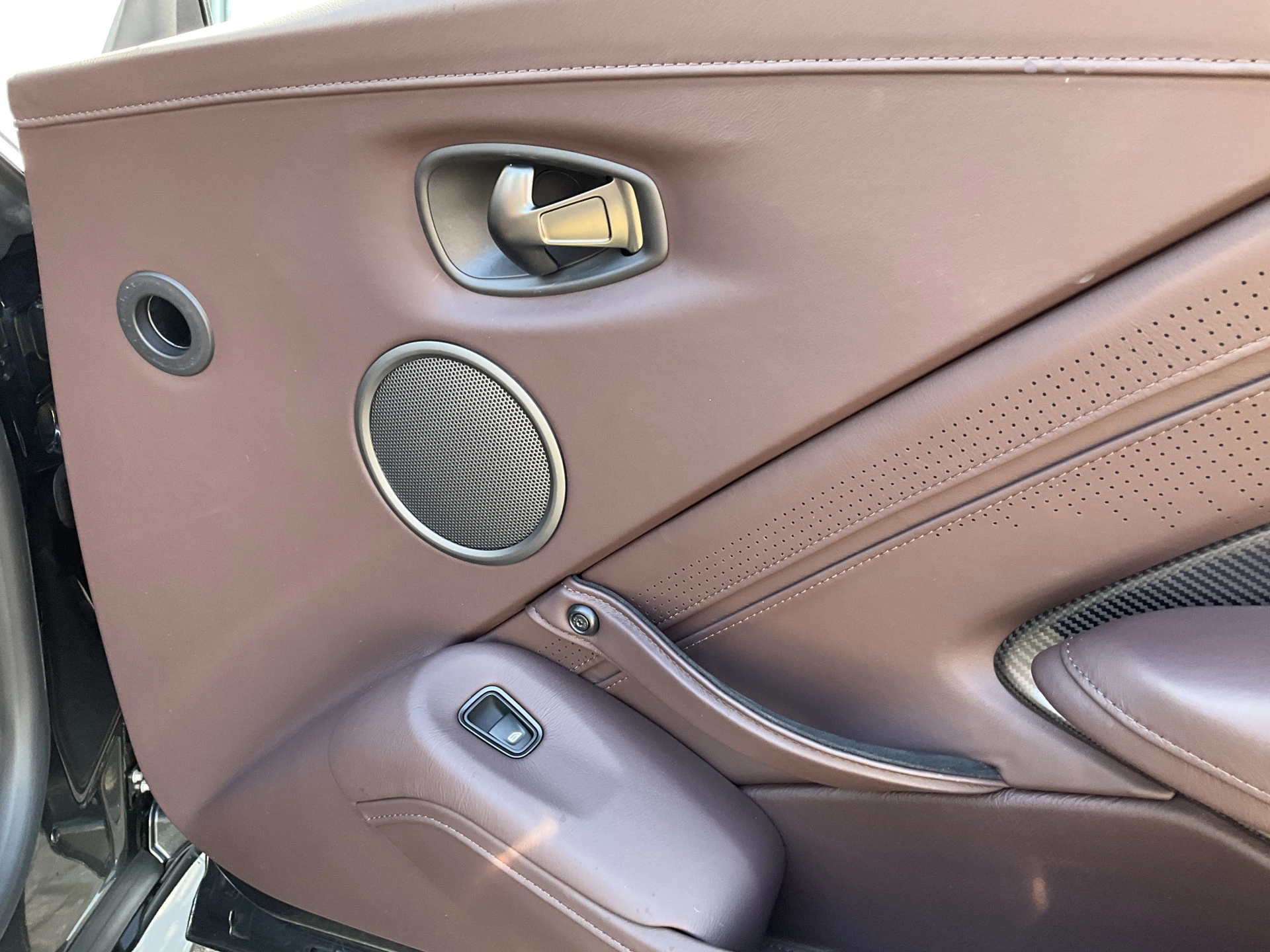 Hoofdafbeelding Aston Martin V8 Vantage
