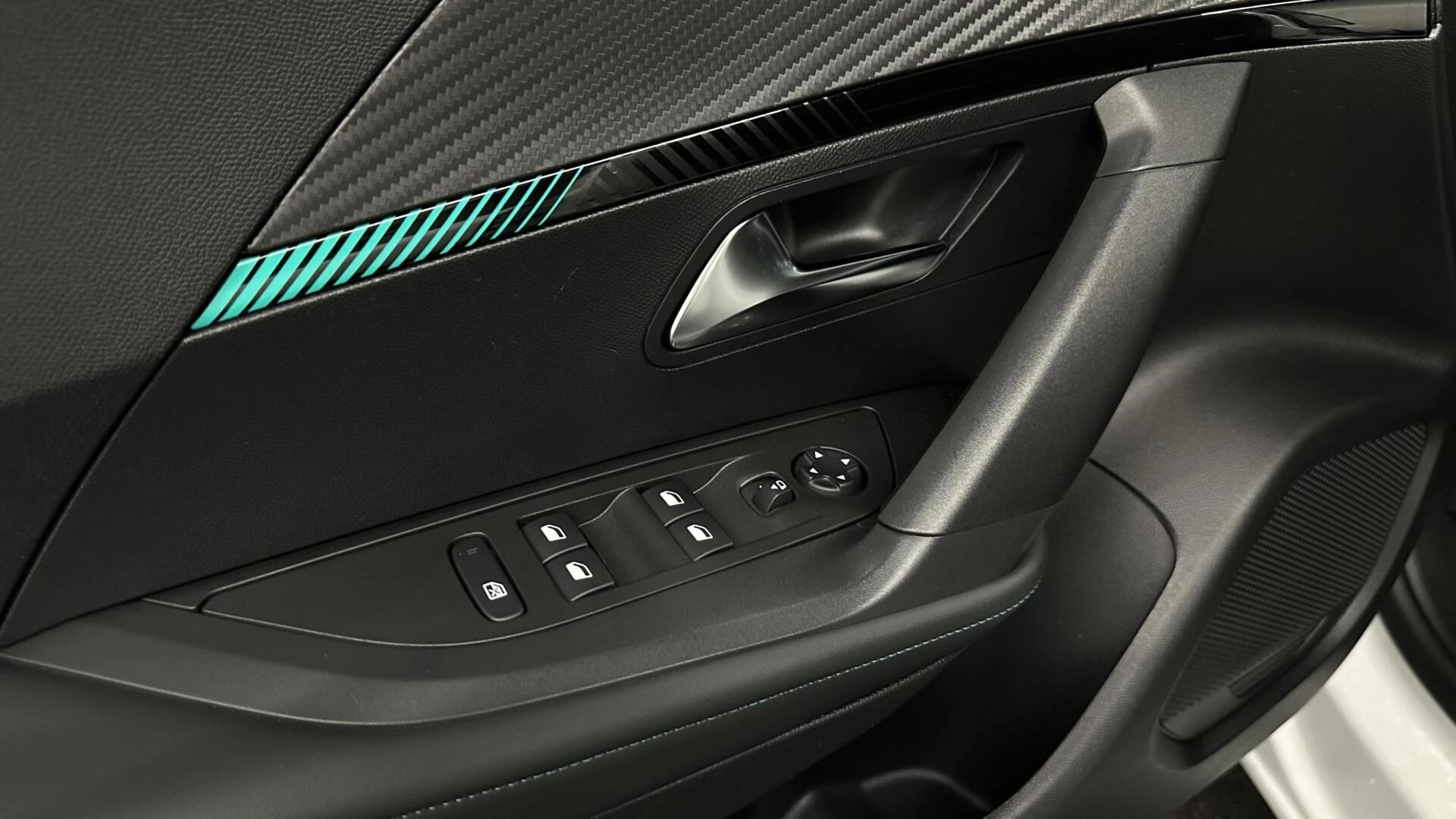 Hoofdafbeelding Peugeot e-2008