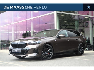 Hoofdafbeelding BMW 5 Serie BMW 5 Serie Touring 530e M Sport Automaat / Panoramadak / Trekhaak / Bowers & Wilkins / M Multifunctionele Stoelen / Adaptieve LED / Stoelventilatie / Parking Assistant Plus