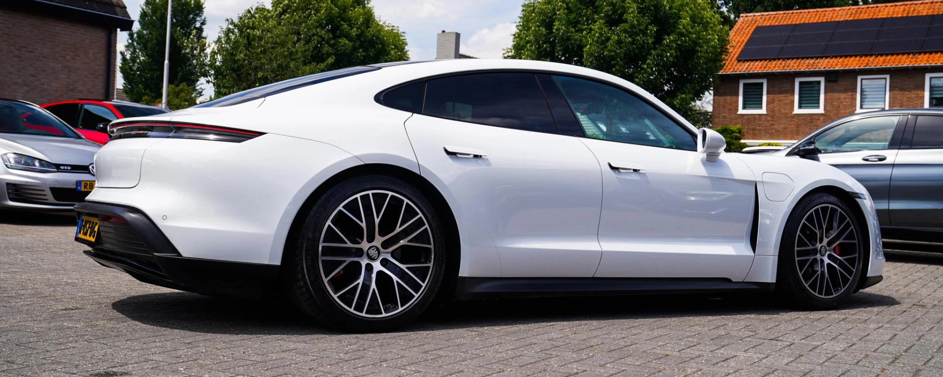 Hoofdafbeelding Porsche Taycan