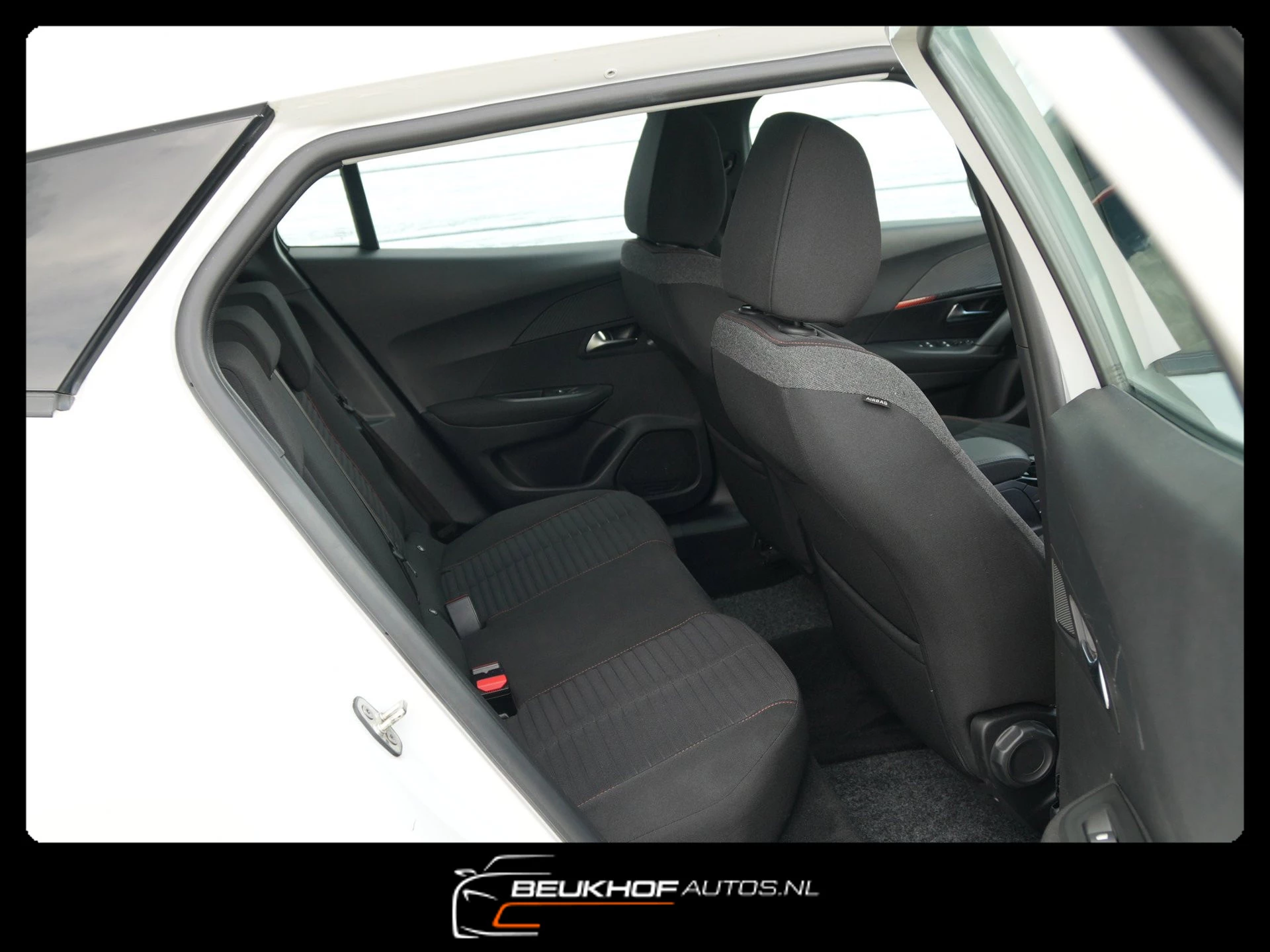 Hoofdafbeelding Peugeot e-2008