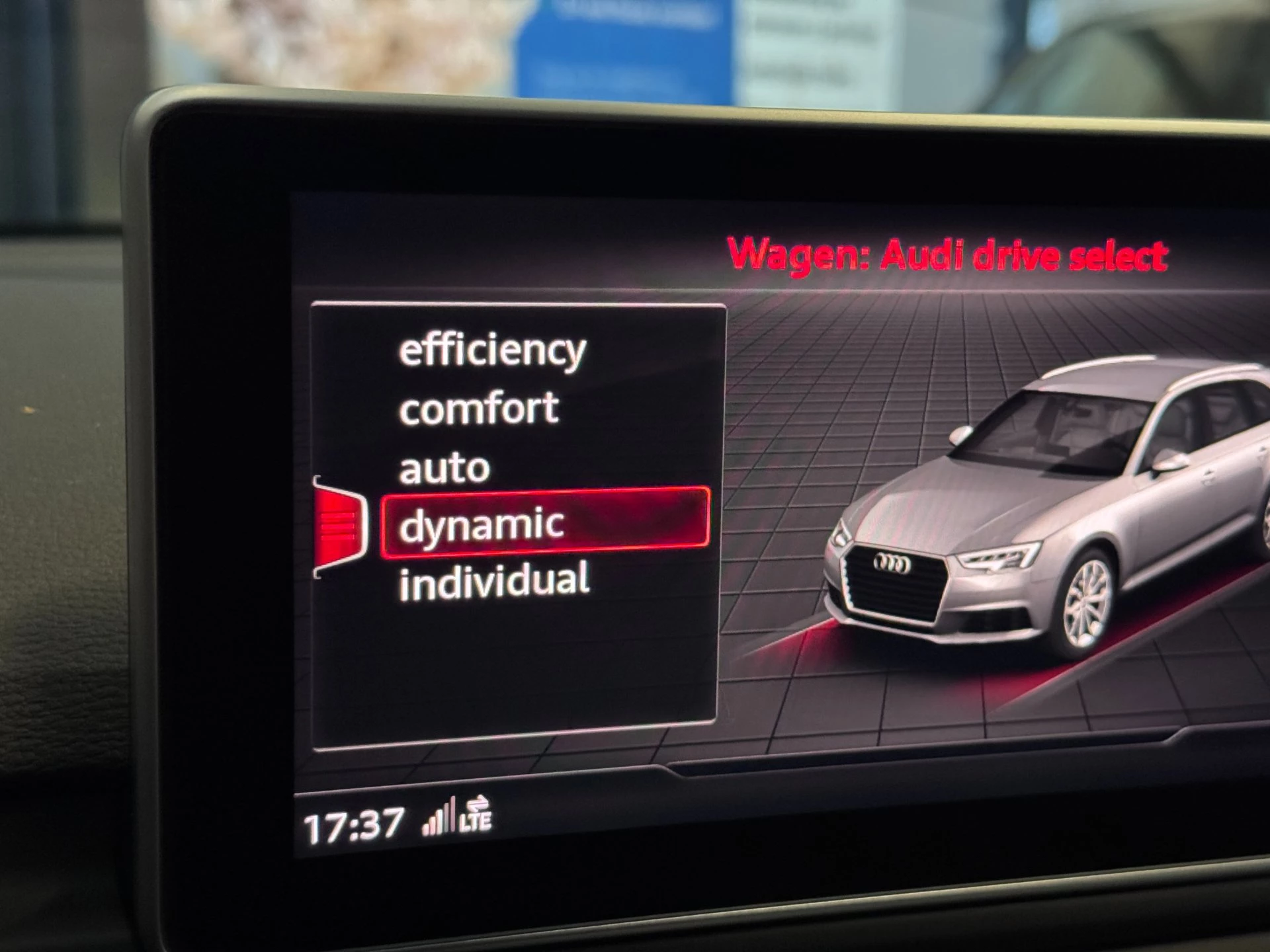 Hoofdafbeelding Audi S4