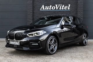 BMW 1 Serie 118i Steptronic | Sportleder | Live Cockpit Pro | Comfort Access | Stoel+stuurverwarming | LED