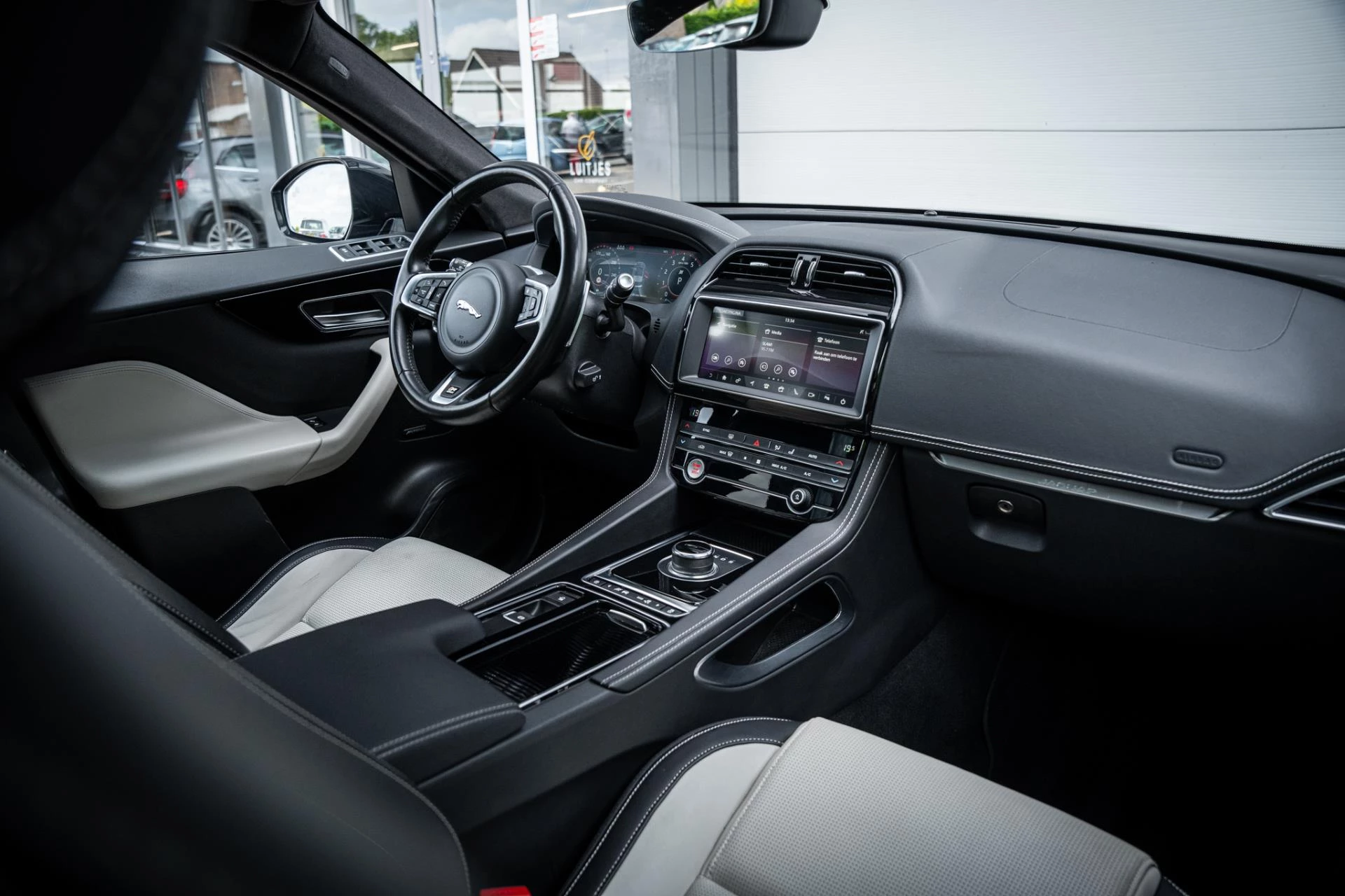 Hoofdafbeelding Jaguar F-PACE