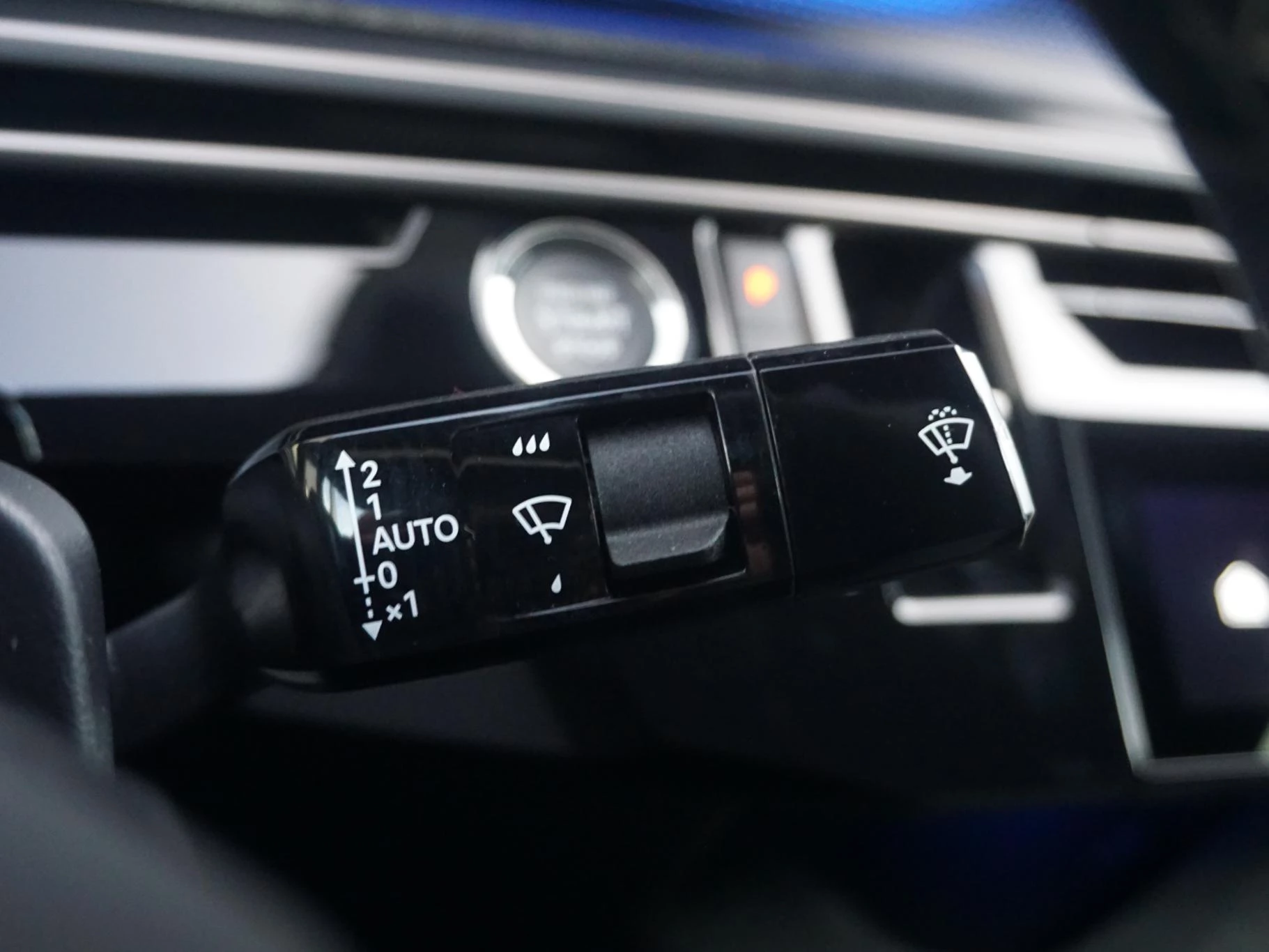 Hoofdafbeelding Peugeot e-3008