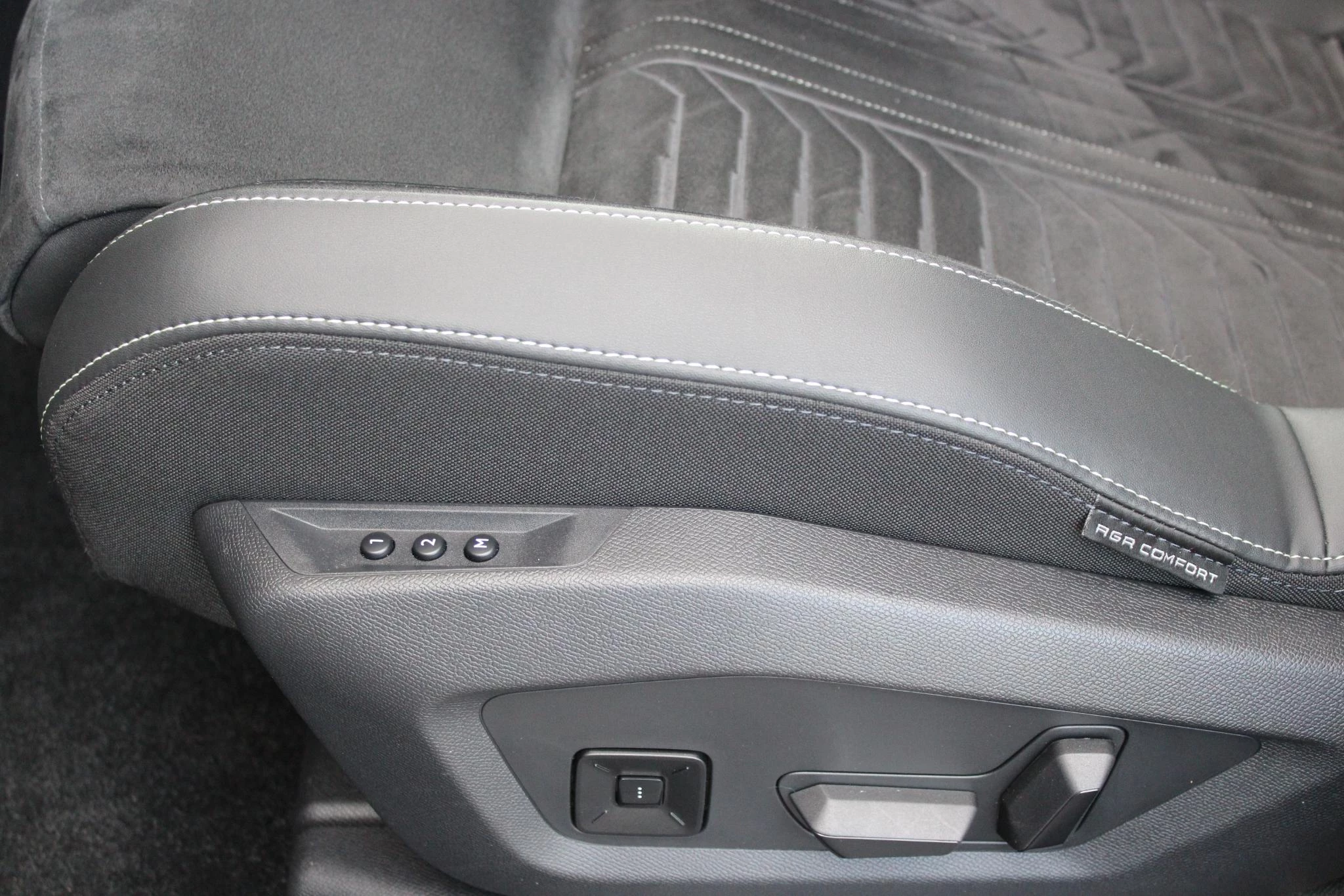 Hoofdafbeelding Peugeot e-5008